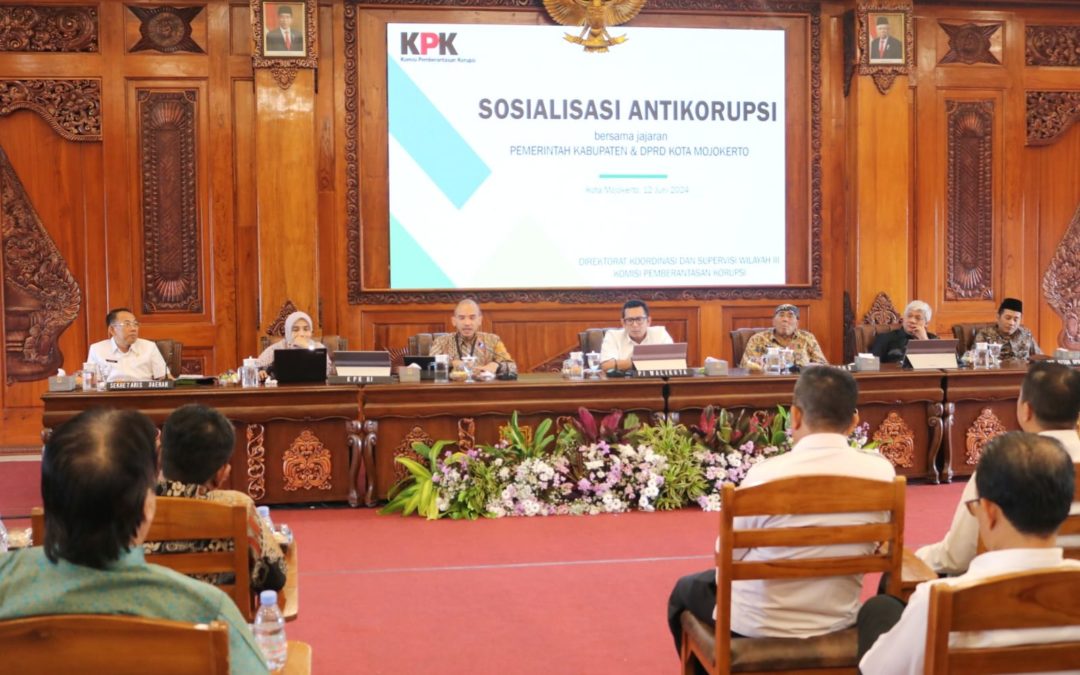 Sosialisasi Anti Korupsi dan Penandatanganan Pakta Integritas Pengesahan RAPBD Tahun 2025