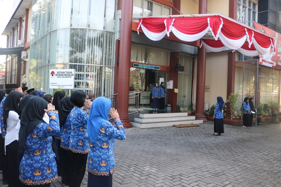 Upacara Bendera HUT Ke 79